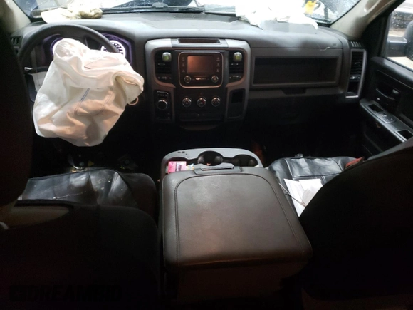 2019 Ram 1500 Express z VIN 1C6RR7FG0KS705471, wystawiony jako Copart lot #46489145 z przebiegiem Nie podano mil oraz Szkoda całkowita • Salvage title. Historia ofert i sprzedaży dostępna na DreamBid. Obrazek 8.