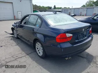 2007 BMW 3 Series 328xi z VIN WBAVC93577KX52072, wystawiony jako IAAI lot #42615912 z przebiegiem 138 000 mil mil oraz . Historia ofert i sprzedaży dostępna na DreamBid. Obrazek 3.