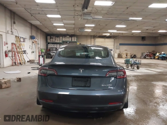 2020 Tesla Model 3 Long Range z VIN 5YJ3E1EB0LF800804, wystawiony jako IAAI lot #42137223 z przebiegiem 52 482 mil mil oraz . Historia ofert i sprzedaży dostępna na DreamBid. Obrazek 17.
