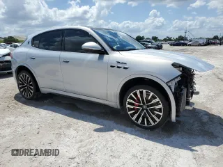 2023 Maserati Grecale Modena z VIN ZN682AVM3P7407857, wystawiony jako Copart lot #51451125 z przebiegiem Nie podano mil oraz Nie do naprawy. Historia ofert i sprzedaży dostępna na DreamBid. Obrazek 4.