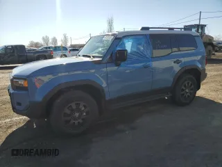 2024 Toyota Land Cruiser z VIN JTEABFAJXRK009391, wystawiony jako Copart lot #48769155 z przebiegiem 5756 mil mil oraz Czysty tytuł • Clean title. Historia ofert i sprzedaży dostępna na DreamBid. Obrazek 1.