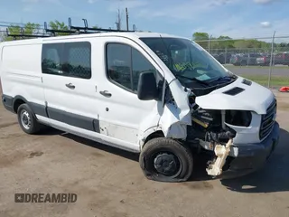 2019 Ford Transit z VIN 1FTYR2ZM1KKA68132, wystawiony jako IAAI lot #42094241 z przebiegiem 154 243 mil mil oraz . Historia ofert i sprzedaży dostępna na DreamBid. Obrazek 1.