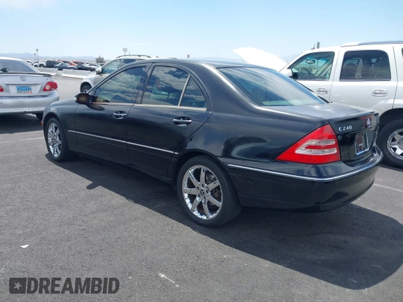 2004 Mercedes-Benz C 240 z VIN WDBRF61J94A558752, wystawiony jako IAAI lot #42101152 z przebiegiem 122 836 mil mil oraz . Historia ofert i sprzedaży dostępna na DreamBid. Obrazek 3.