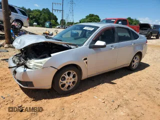 2008 Ford Focus SE z VIN 1FAHP35N38W229033, wystawiony jako Copart lot #58401545 z przebiegiem 303 052 mil mil oraz Szkoda całkowita • Salvage title. Historia ofert i sprzedaży dostępna na DreamBid. Obrazek 1.