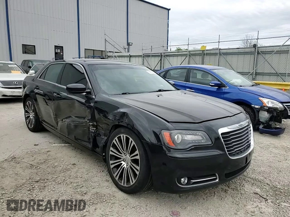 2014 Chrysler 300 S z VIN 2C3CCABG0EH163212, wystawiony jako Copart lot #52179045 z przebiegiem 167 232 mil mil oraz Nie do naprawy • Non repairable. Historia ofert i sprzedaży dostępna na DreamBid. Obrazek 13.