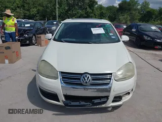 2008 Volkswagen Jetta SE with VIN 3VWRM71K58M083712, listed as a IAAI auction lot 42588922 with Not provided miles and . Bid and sale history available at DreamBid. Image 6.