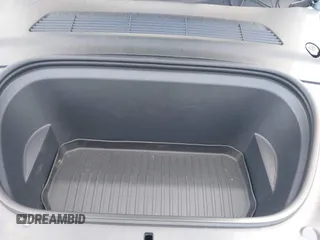 2022 Tesla Model Y Long Range z VIN 7SAYGDEE6NF419332, wystawiony jako IAAI lot #42020974 z przebiegiem 55 680 mil mil oraz . Historia ofert i sprzedaży dostępna na DreamBid. Obrazek 10.