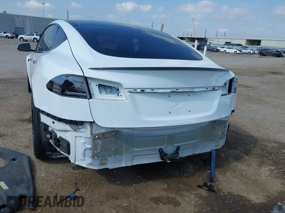 2016 Tesla Model S 70 z VIN 5YJSA1E11GF159425, wystawiony jako IAAI lot #42377639 z przebiegiem 79 767 mil mil oraz . Historia ofert i sprzedaży dostępna na DreamBid. Obrazek 6.
