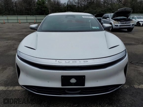 2023 Lucid Air Pure z VIN 50EA1PFAXPA006463, wystawiony jako Copart lot #65423074 z przebiegiem 4488 mil mil oraz Szkody całkowita. Historia ofert i sprzedaży dostępna na DreamBid. Obrazek 5.