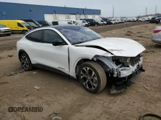 2023 Ford Mustang Mach-E Premium z VIN 3FMTK3SU0PMB07724, wystawiony jako Copart lot #53425525 z przebiegiem 7225 mil mil oraz Tytuł czysty. Historia ofert i sprzedaży dostępna na DreamBid. Obrazek 4.