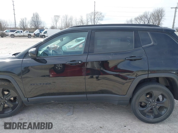 2018 Jeep Compass Latitude with VIN 3C4NJDBBXJT304322, listed as a IAAI auction lot 41833329 with 124,577 mi miles. Bid and sale history available at carsss.com. Image 14.