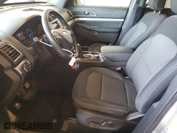 2017 Ford Explorer XLT z VIN 1FM5K8D84HGC98209, wystawiony jako Copart lot #61829195 z przebiegiem 86 677 mil mil oraz Szkoda całkowita • Salvage title. Historia ofert i sprzedaży dostępna na DreamBid. Obrazek 7.
