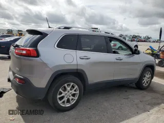 2017 Jeep Cherokee Latitude with VIN 1C4PJMCS9HW634285, listed as a Copart auction lot 59107615 with 136,984 mi miles and Salvage title. Bid and sale history available at DreamBid. Image 3.
