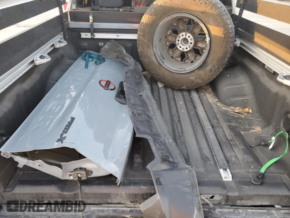 2024 Nissan Frontier Pro-X z VIN 1N6ED1EJ7RN619600, wystawiony jako Copart lot #74284664 z przebiegiem 19 786 mil mil oraz Szkoda całkowita • Salvage title. Historia ofert i sprzedaży dostępna na DreamBid. Obrazek 12.