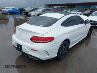 2021 Mercedes-Benz C 300 z VIN W1KWJ8EB9MG095256, wystawiony jako IAAI lot #41938967 z przebiegiem 26 404 mil mil oraz . Historia ofert i sprzedaży dostępna na DreamBid. Obrazek 4.