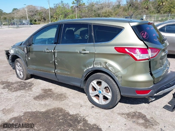 2013 Ford Escape SE with VIN 1FMCU9G92DUB27532, listed as a IAAI auction lot 41642561 with 142,499 mi miles. Bid and sale history available at carsss.com. Image 3.