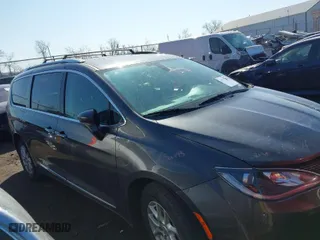 2020 Chrysler Pacifica Touring L with VIN 2C4RC1BG4LR285276, listed as a IAAI auction lot 41775858 with 127,190 mi miles. Bid and sale history available at carsss.com. Image 14.