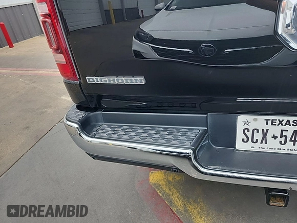 2022 Ram 1500 Big Horn z VIN 1C6RRFFG7NN179014, wystawiony jako IAAI lot #42526383 z przebiegiem 84 273 mil mil oraz . Historia ofert i sprzedaży dostępna na DreamBid. Obrazek 20.