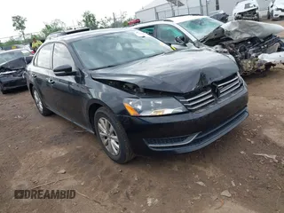 2015 Volkswagen Passat Limited Edition Edition z VIN 1VWAT7A37FC048158, wystawiony jako IAAI lot #42263456 z przebiegiem 132 650 mil mil oraz . Historia ofert i sprzedaży dostępna na DreamBid. Obrazek 1.