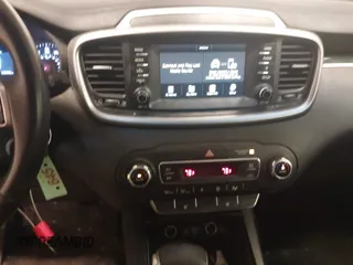 2019 Kia Sorento LX V6 with VIN 5XYPG4A57KG601463, listed as a IAAI auction lot 41358620 with 105,948 mi miles. Bid and sale history available at carsss.com. Image 21.