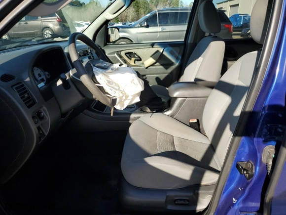 2005 Ford Escape XLT with VIN 1FMYU03145KE00758, listed as a Copart auction lot 43831175 with 225,341 mi miles and Salvage Title. Bid and sale history available at carsss.com. Image 7.