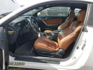 2013 Hyundai Genesis Coupe Track z VIN KMHHU6KJ9DU093661, wystawiony jako Copart lot #53787115 z przebiegiem 105 677 mil mil oraz Szkoda całkowita • Salvage title. Historia ofert i sprzedaży dostępna na DreamBid. Obrazek 7.
