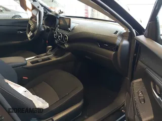 2024 Nissan Sentra SV z VIN 3N1AB8CV2RY285343, wystawiony jako IAAI lot #41579305 z przebiegiem 22 196 mil mil oraz . Historia ofert i sprzedaży dostępna na DreamBid. Obrazek 5.