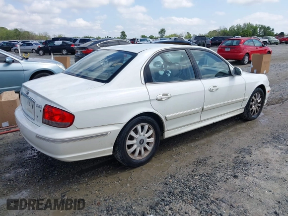 2005 Hyundai Sonata GLS with VIN KMHWF35H95A130784, listed as a IAAI auction lot 41936386 with 220,227 mi miles. Bid and sale history available at carsss.com. Image 4.