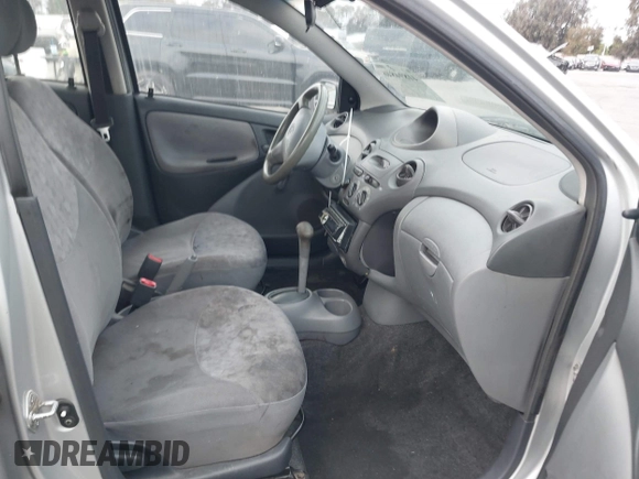 2000 Toyota ECHO z VIN JTDBT1235Y0082364, wystawiony jako IAAI lot #41894846 z przebiegiem 247 781 mil mil oraz . Historia ofert i sprzedaży dostępna na DreamBid. Obrazek 5.