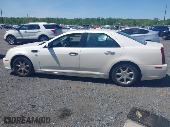 2008 Cadillac STS RWD z VIN 1G6DZ67A580168157, wystawiony jako IAAI lot #42133003 z przebiegiem 133 928 mil mil oraz . Historia ofert i sprzedaży dostępna na DreamBid. Obrazek 14.