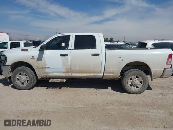 2022 Ram 2500 Tradesman с VIN 3C6UR5CL1NG322828, выставлен на аукционе IAAI как лот 41558823 с пробегом 142 287 миль миль и . История ставок и продаж доступна на DreamBid. Изображение 14.