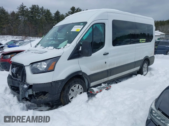 2024 Ford Transit Passenger XL z VIN 1FBAX2C85RKB46137, wystawiony jako IAAI lot #41535996 z przebiegiem 1 571 mil mil oraz . Historia ofert i sprzedaży dostępna na DreamBid. Obrazek 17.