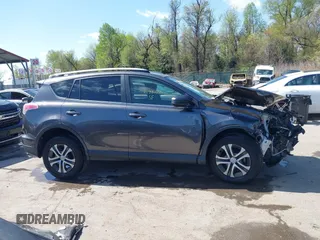2017 Toyota RAV4 LE с VIN JTMBFREV9HJ133622, выставлен на аукционе IAAI как лот 41986286 с пробегом 37 067 миль миль и . История ставок и продаж доступна на DreamBid. Изображение 14.