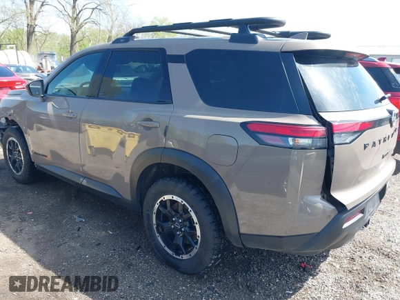 2023 Nissan Pathfinder SV z VIN 5N1DR3BD8PC223755, wystawiony jako IAAI lot #42077555 z przebiegiem 73 381 mil mil oraz . Historia ofert i sprzedaży dostępna na DreamBid. Obrazek 3.