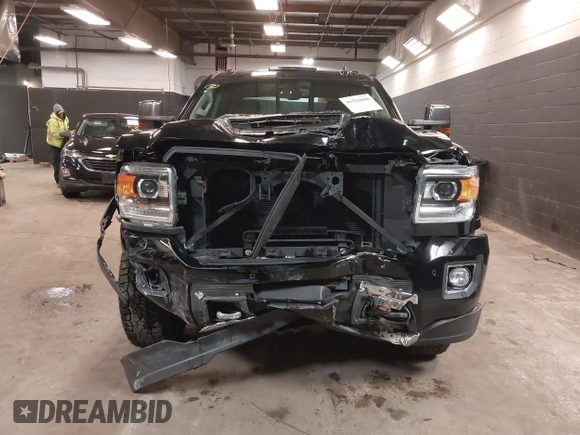 2019 GMC Sierra 2500HD Denali with VIN 1GT12SEY6KF105182, listed as a IAAI auction lot 41522040 with 47,124 mi miles. Bid and sale history available at carsss.com. Image 13.