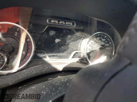 2024 Ram 2500 Laramie z VIN 3C6UR5NL5RG125812, wystawiony jako Copart lot #77317614 z przebiegiem Nie podano mil oraz Nie do naprawy • Non repairable. Historia ofert i sprzedaży dostępna na DreamBid. Obrazek 9.