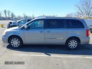 2013 Chrysler Town & Country Touring with VIN 2C4RC1BG9DR777819, listed as a IAAI auction lot 41824692 with 138,702 mi miles. Bid and sale history available at carsss.com. Image 14.