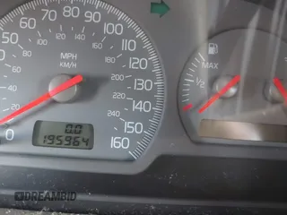 2002 Volvo V40 z VIN YV1VW29512F803232, wystawiony jako IAAI lot #41117493 z przebiegiem 195 964 mil mil oraz . Historia ofert i sprzedaży dostępna na DreamBid. Obrazek 16.
