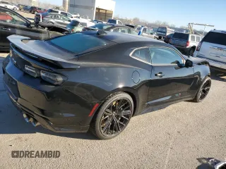 2023 Chevrolet Camaro ZL1 z VIN 1G1FK1R62P0135825, wystawiony jako Copart lot #84081194 z przebiegiem 57 719 mil mil oraz Szkody całkowita. Historia ofert i sprzedaży dostępna na DreamBid. Obrazek 3.