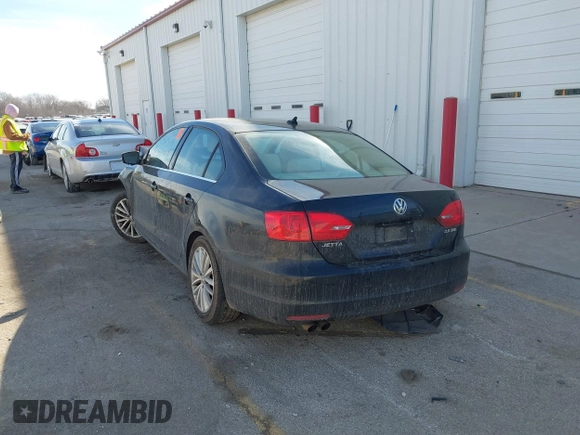 2011 Volkswagen Jetta SEL с VIN 3VWLZ7AJ7BM361967, выставлен на аукционе IAAI как лот 41697537 с пробегом Не указан миль и . История ставок и продаж доступна на DreamBid. Изображение 3.