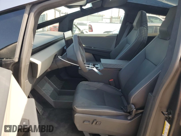 2024 Tesla Cybertruck z VIN 7G2CEHED9RA047674, wystawiony jako Copart lot #61213915 z przebiegiem 1 323 mil mil oraz Szkoda całkowita • Salvage title. Historia ofert i sprzedaży dostępna na DreamBid. Obrazek 7.