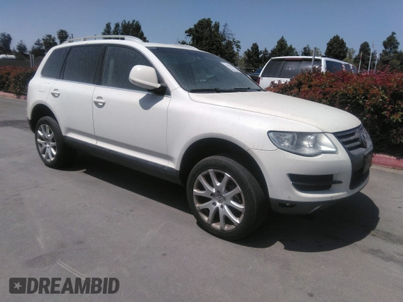 2008 Volkswagen Touareg V6 z VIN WVGBE77L38D033206, wystawiony jako IAAI lot #41903936 z przebiegiem Nie podano mil oraz . Historia ofert i sprzedaży dostępna na DreamBid. Obrazek 1.