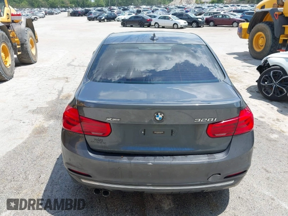 2016 BMW 3 Series 328i xDrive z VIN WBA8E3C53GK503725, wystawiony jako IAAI lot #42484526 z przebiegiem 144 079 mil mil oraz . Historia ofert i sprzedaży dostępna na DreamBid. Obrazek 16.