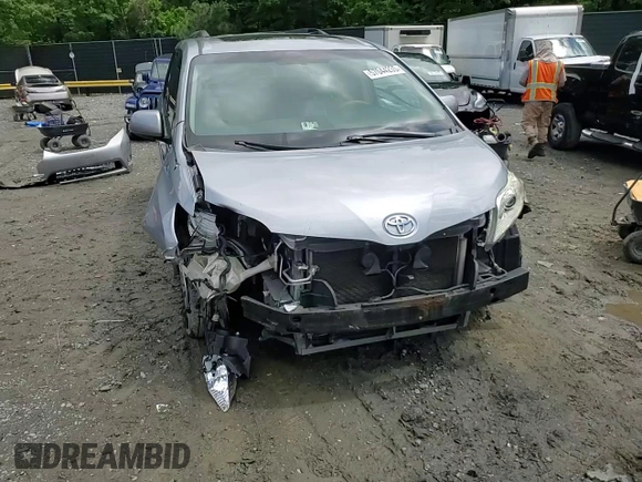 2011 Toyota Sienna XLE AAS z VIN 5TDYK3DC1BS165154, wystawiony jako Copart lot #57044235 z przebiegiem 232 461 mil mil oraz Szkoda całkowita • Salvage title. Historia ofert i sprzedaży dostępna na DreamBid. Obrazek 15.