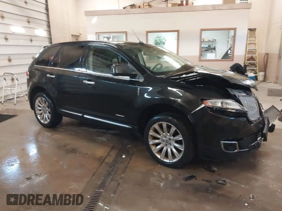 2011 Lincoln MKX z VIN 2LMDJ8JK0BBJ07032, wystawiony jako IAAI lot #41866897 z przebiegiem 232 796 mil mil oraz . Historia ofert i sprzedaży dostępna na DreamBid. Obrazek 1.