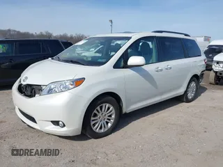 2017 Toyota Sienna XLE Auto Access Seat with VIN 5TDYZ3DC5HS855137, listed as a IAAI auction lot 41657651 with 97,850 mi miles. Bid and sale history available at carsss.com. Image 2.