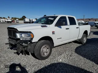 2022 Ram 2500 Tradesman z VIN 3C6UR4CJ7NG270629, wystawiony jako Copart lot #46321675 z przebiegiem 61 448 mil mil oraz Szkoda całkowita • Salvage title. Historia ofert i sprzedaży dostępna na DreamBid. Obrazek 1.