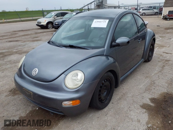 2004 Volkswagen New Beetle Coupe GL with VIN 3VWBK31C24M404429, listed as a IAAI auction lot 42041721 with 189,443 mi miles. Bid and sale history available at carsss.com. Image 2.