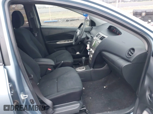 2009 Toyota Yaris z VIN JTDBT903591332683, wystawiony jako IAAI lot #41224976 z przebiegiem 113 305 mil mil oraz . Historia ofert i sprzedaży dostępna na DreamBid. Obrazek 5.