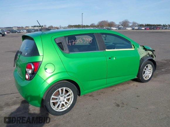 2016 Chevrolet Sonic LT z VIN 1G1JC6SH8G4146885, wystawiony jako IAAI lot #42018388 z przebiegiem 190 010 mil mil oraz . Historia ofert i sprzedaży dostępna na DreamBid. Obrazek 4.